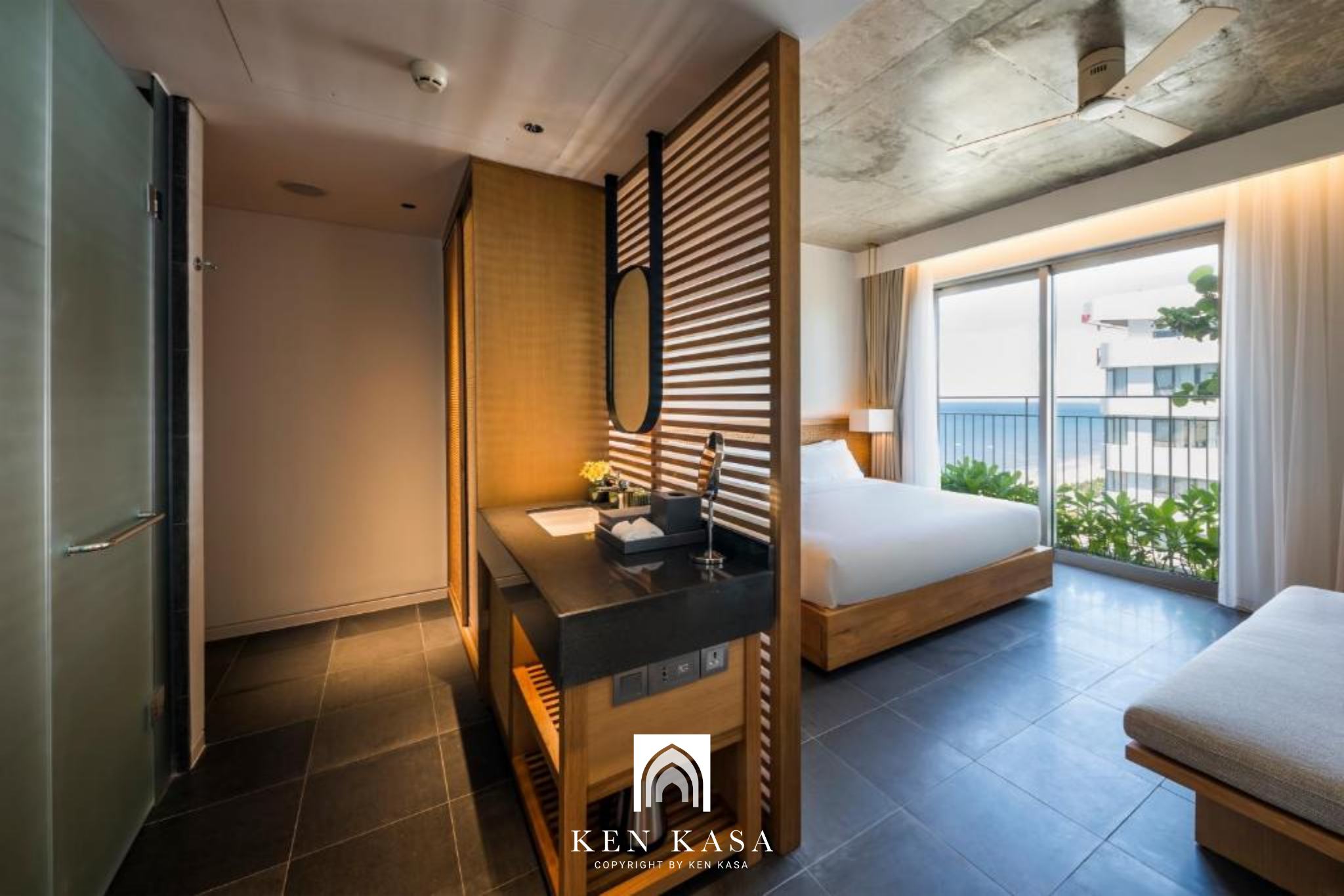 không gian phòng ngủ Chicland Danang Beach Hotel